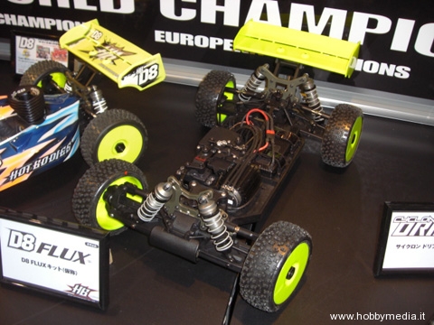 hot-bodies-d8-flux-buggy-brushless2 hot-bodies-d8-flux-buggy-brushless2