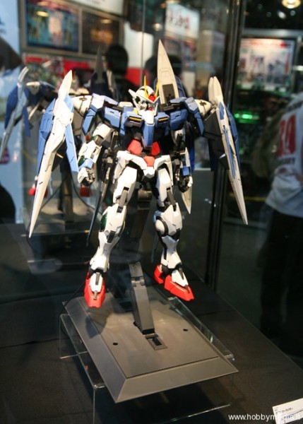 gundam-00-raiser-perfect-grade-bandai-160-2