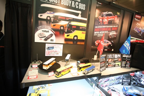 kyosho-die-cast-rc-bus-in-scala-1-43