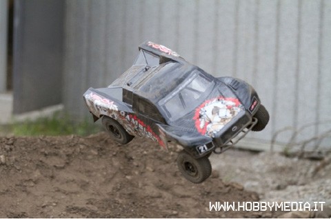 venom-gambler-2wd-sc-truck-3