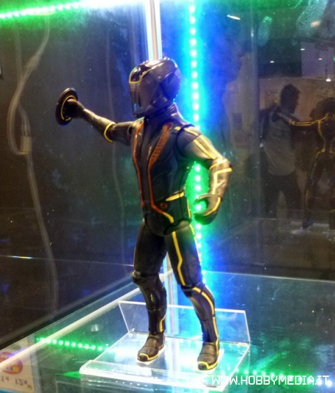 tron-deluxe-figure