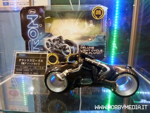 tron-deluxe-light-cycle