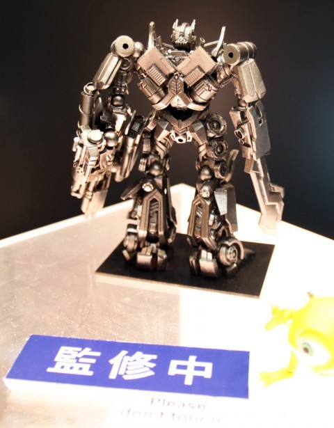 revoltech-optimus-prime-transformer-dark-of-the-moon-2