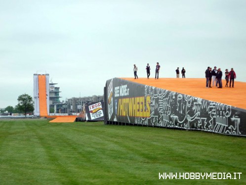 team-hot-wheels-world-record-jump-video-3 team-hot-wheels-world-record-jump-video-3