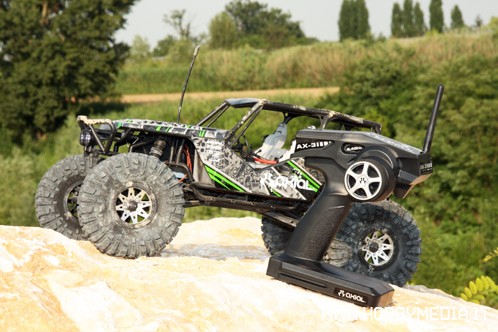 axial-wraith-rock-crawler-2 axial-wraith-rock-crawler-2
