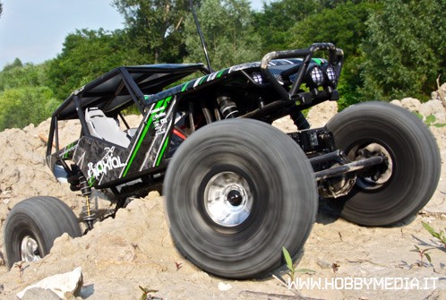 axial-wraith-rock-crawler axial-wraith-rock-crawler