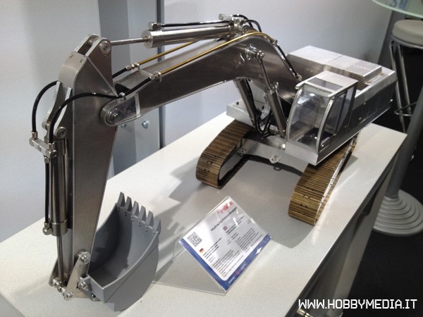 robbe-escavator-electric-1 robbe-escavator-electric-1
