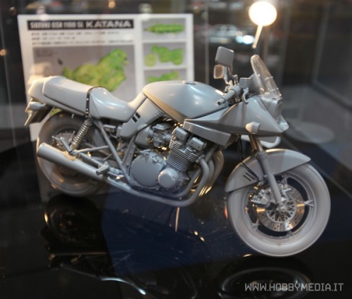 suzuki-gsx-1100sl-katana-0