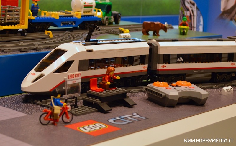 lego-city-high-speed-passenger-train-60051.jpg