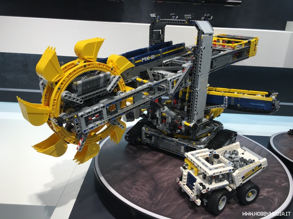 LEGO Technic Bucket Wheel Excavator set 42055 Hobbymedia