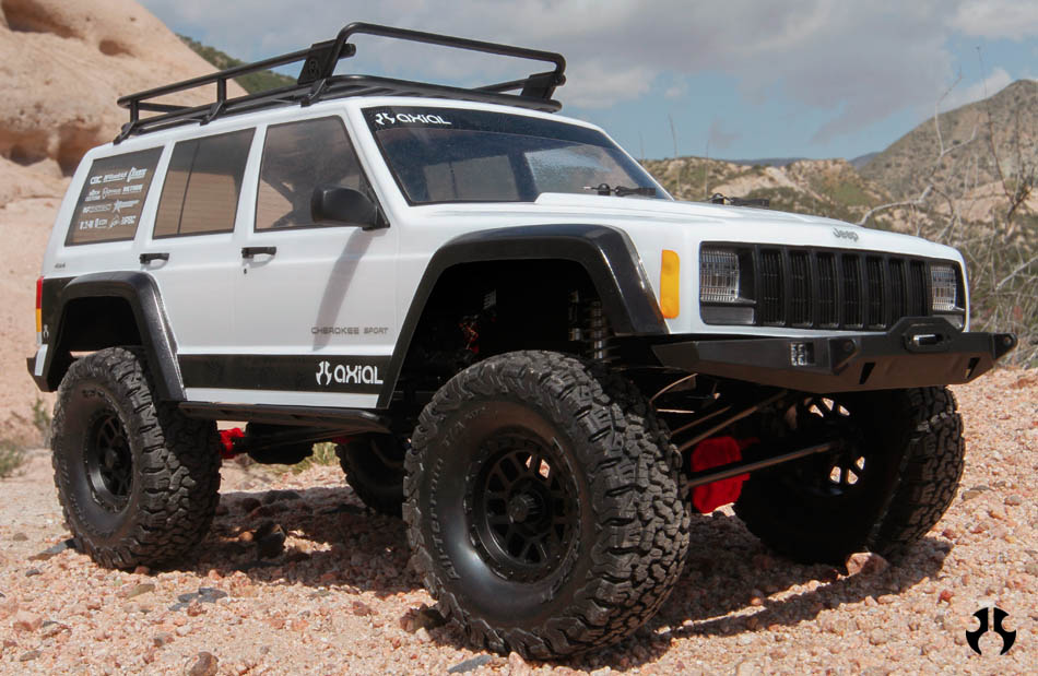 Axial SCX10 II 2000 Jeep Cherokee in scala 1/10 Video Hobbymedia