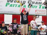Cody King vince Il Campionato del Mondo 2010 IFMAR 1:8 Buggy di Pattaya Tailandia