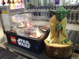 L'aeroporto di Norimberga invaso dai mattoncini della Lego: Star Wars Airport?! 