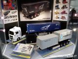 Camion radiocomandati Tamiya: Container semirimorchio NYK e gambe foldout di supporto motorizzate