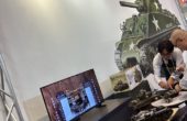 Tamiya: Carro armato radiocomandato M4 SHERMAN con sterzo meccanico